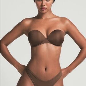 NWT Skims Ultimate Push Up Strapless Bra